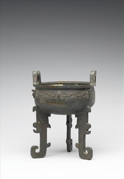 夔紋扁足鼎
