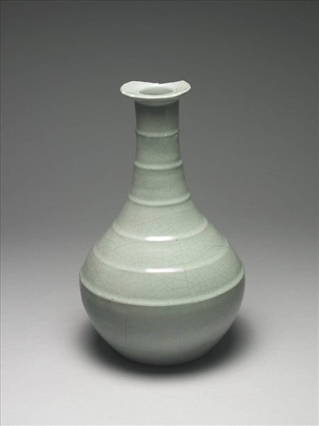 青瓷弦紋長頸瓶