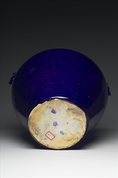 霽青釉獸耳帶蓋罐