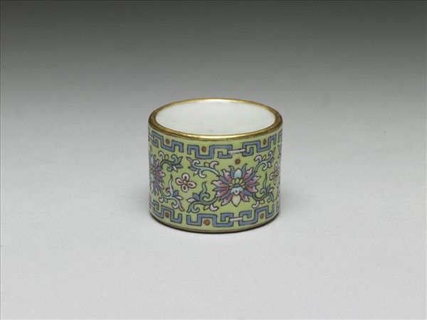 粉彩花卉紋扳指