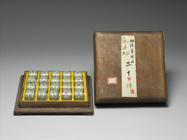 粉彩花卉紋扳指