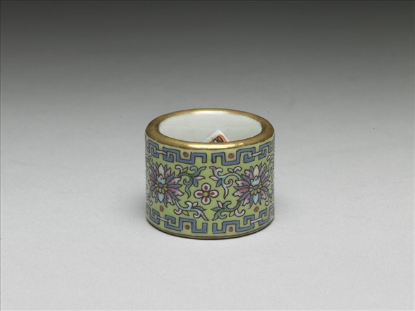 粉彩花卉紋扳指