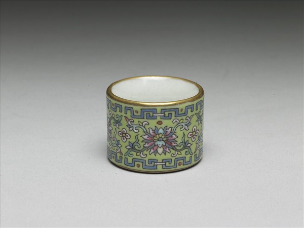 粉彩花卉紋扳指