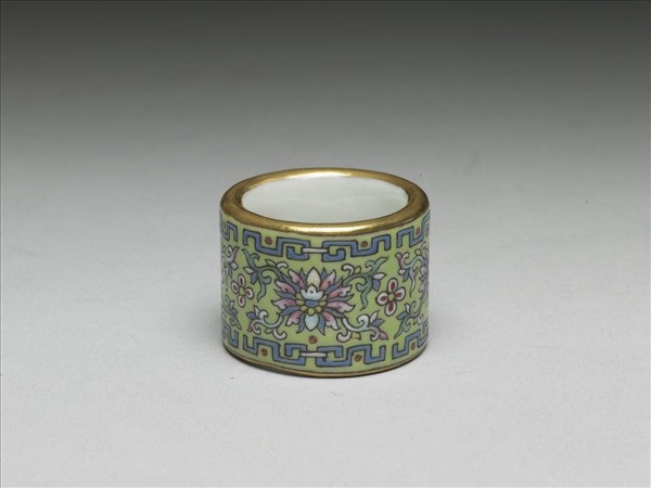 粉彩花卉紋扳指