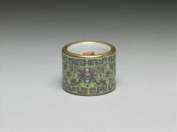 粉彩花卉紋扳指