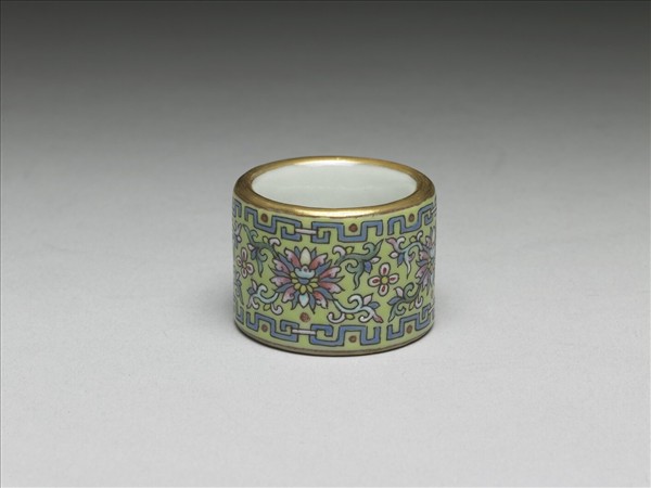 粉彩花卉紋扳指