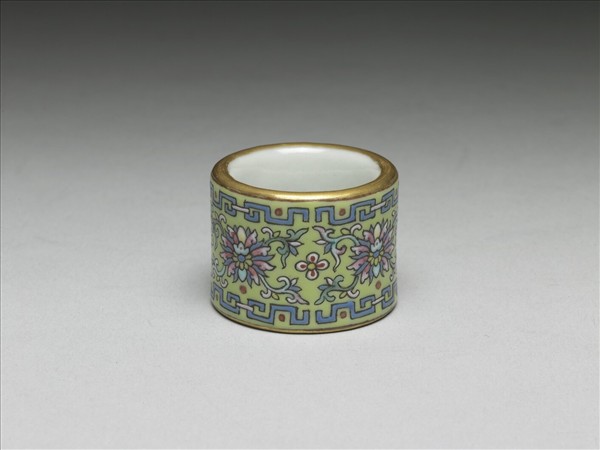 粉彩花卉紋扳指