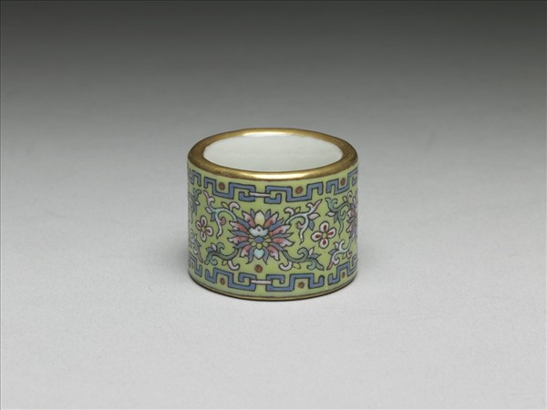 粉彩花卉紋扳指