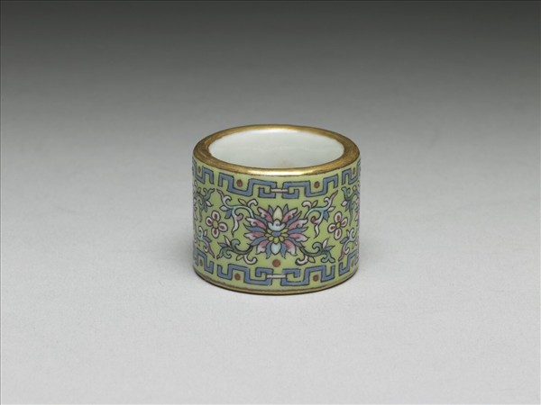 粉彩花卉紋扳指