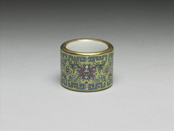 粉彩花卉紋扳指