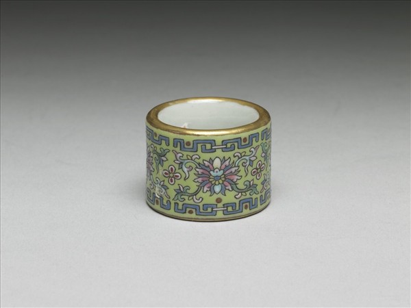 粉彩花卉紋扳指