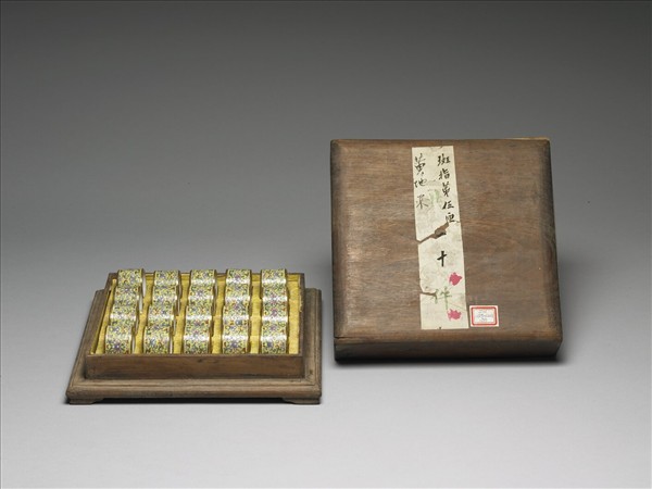 粉彩花卉紋扳指