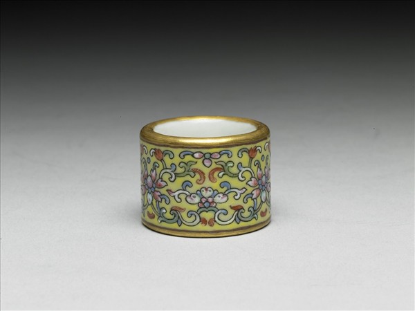 粉彩花卉紋扳指