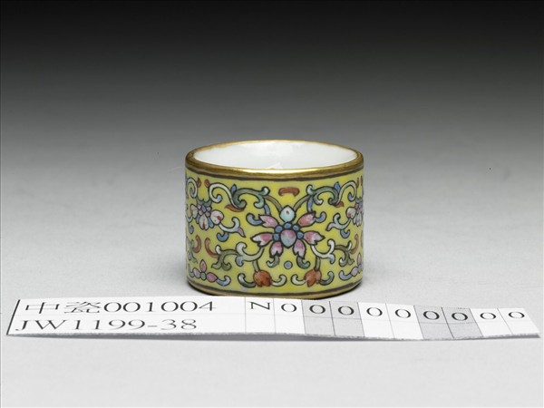 粉彩花卉紋扳指