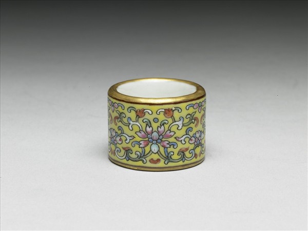 粉彩花卉紋扳指