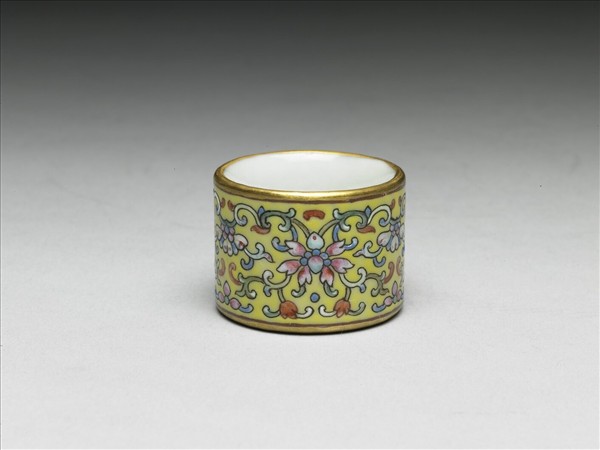 粉彩花卉紋扳指