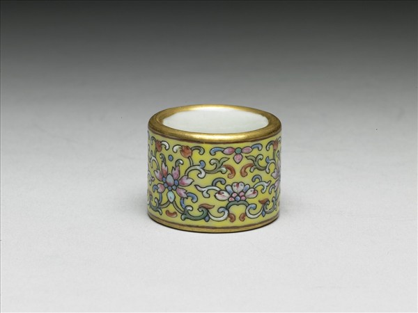 粉彩花卉紋扳指