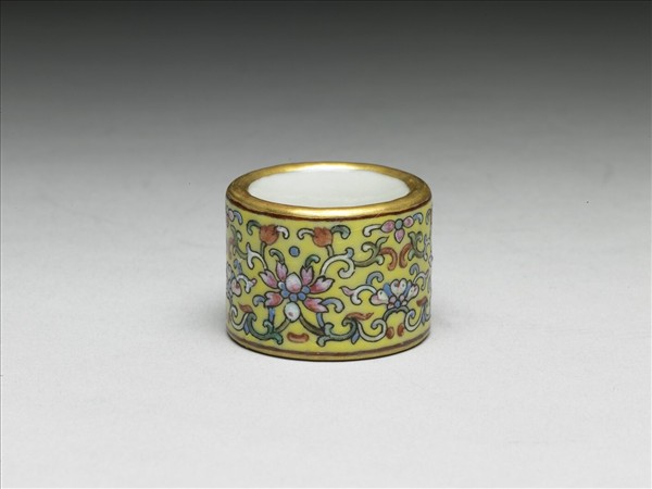 粉彩花卉紋扳指