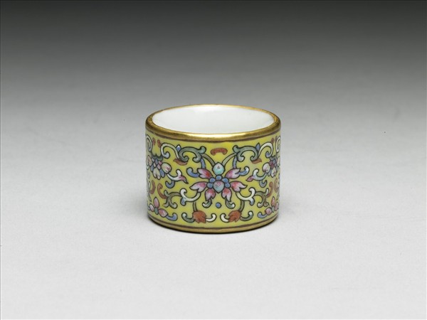 粉彩花卉紋扳指