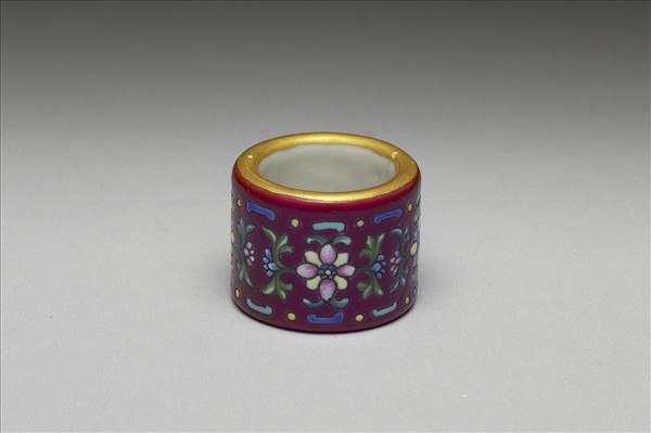 粉彩花卉紋扳指