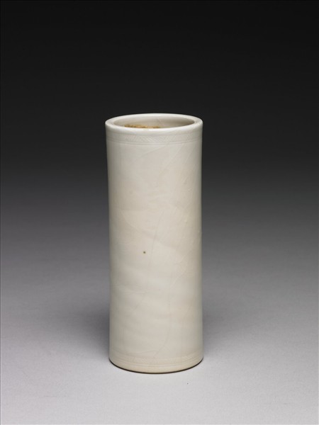 白瓷陰刻花荷花紋筒