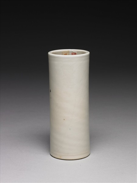 白瓷陰刻花荷花紋筒