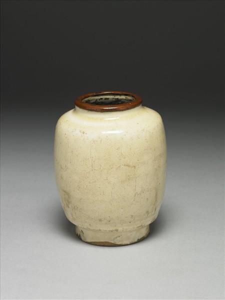 白瓷罐