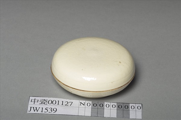 白瓷暗花花卉紋印盒