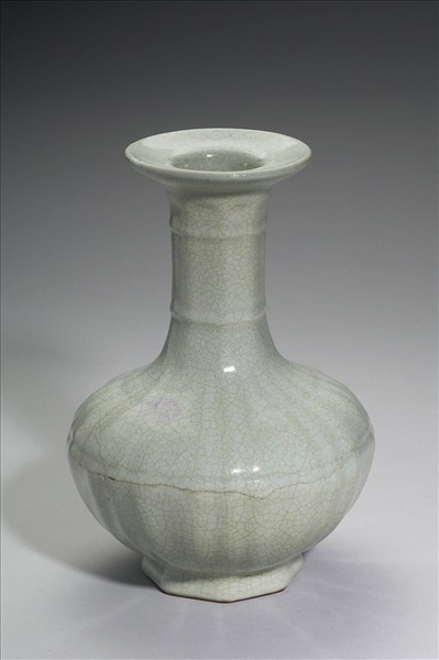 青瓷弦紋長頸瓶