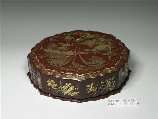 褐漆描金龍鳳八瓣盒