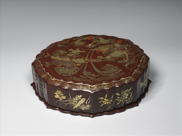 褐漆描金龍鳳八瓣盒