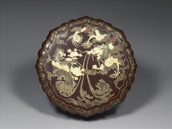 褐漆描金龍鳳八瓣盒