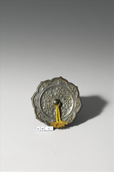 寶相花紋菱花鏡