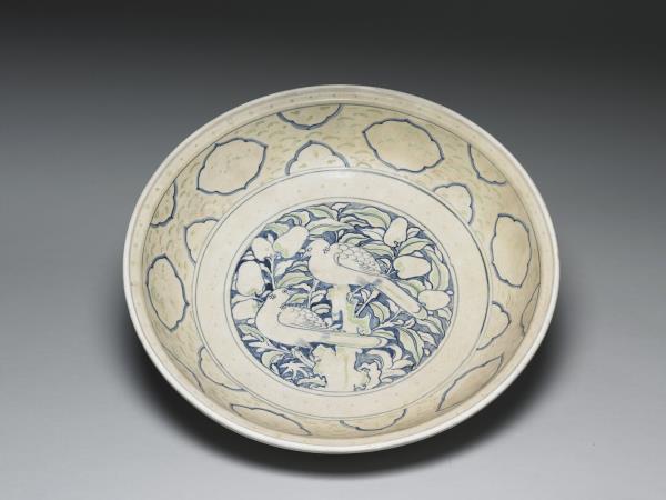 越南 十五世紀末至十六世紀初 青花加彩花鳥大盤