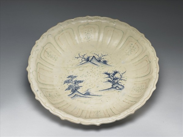 越南 青花加彩山水大盤