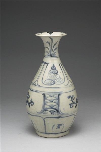 越南青花花卉玉壺春瓶