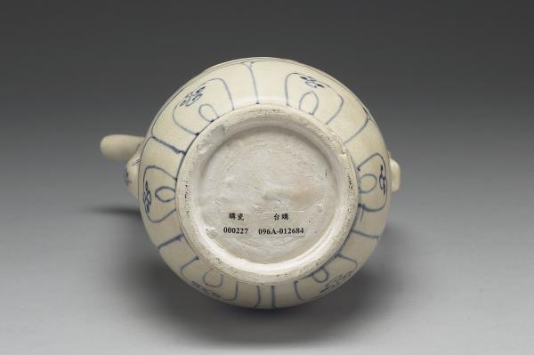 越南 青花鏤空花鳥執壺