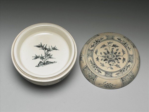 越南青花花卉盒