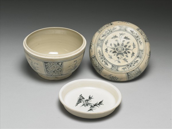 越南青花花卉盒