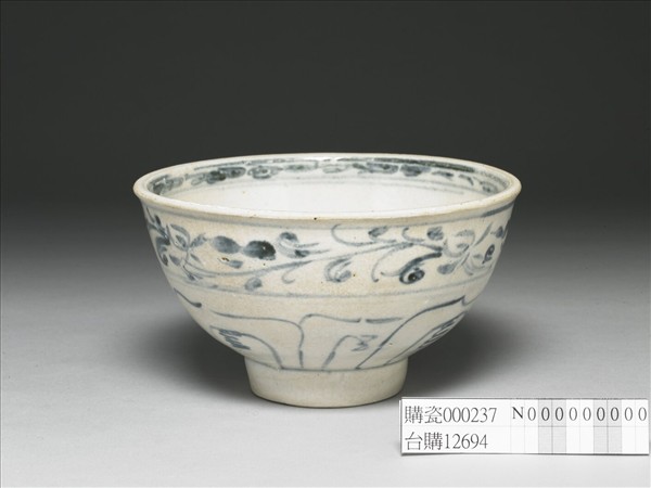 越南青花花卉碗