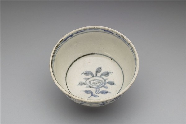 越南青花花卉碗
