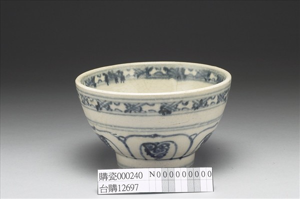 越南青花花卉碗