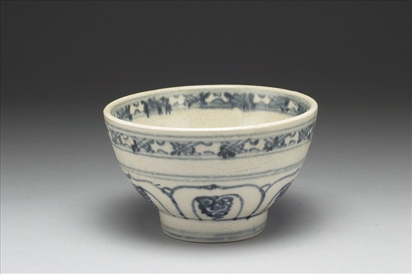 越南青花花卉碗