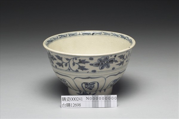 越南青花花卉碗