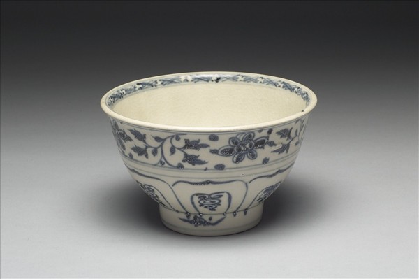 越南青花花卉碗