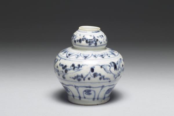 越南青花鏤空花鳥執壺- 故宮