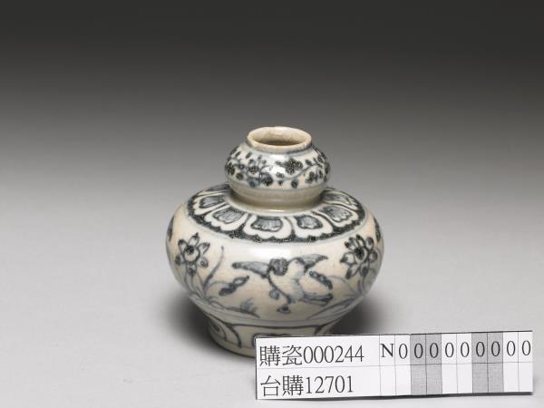 國立故宮博物院 明青花鬥彩四方葫蘆瓶 花瓶 複製品 鬥彩葡萄紋葫蘆瓶| 開放博物館