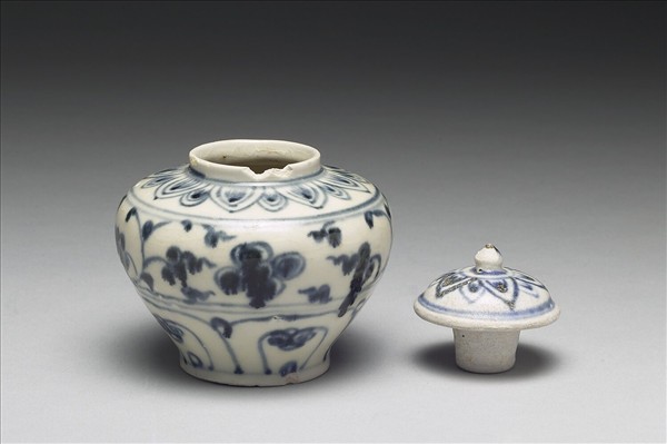 越南青花花卉蓋罐