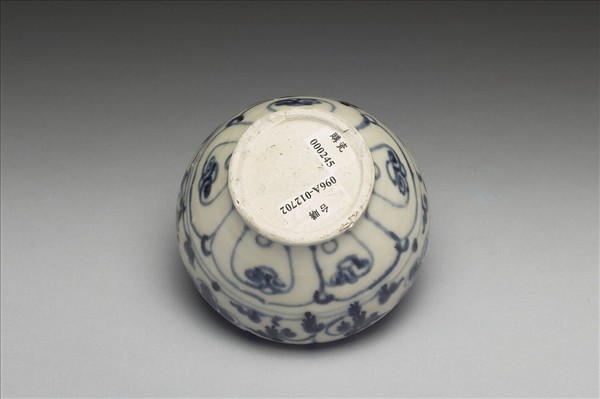 越南青花花卉蓋罐