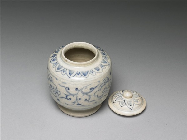 越南青花花卉蓋罐